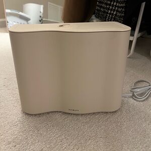 NEW WITHOUT BOX Vitruvi Cloud Humidifier in Oat